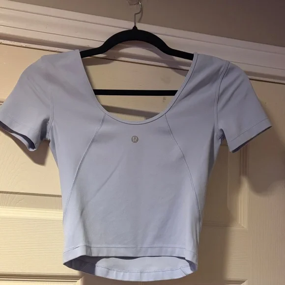 Lululemon Women's Short Sleeved Top in Lavender - Picture 2 of 3
